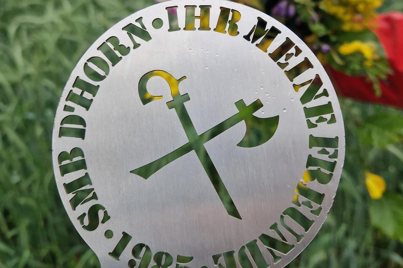 Brudermeisterstab mit Blumen bei Neidenbach (c) SMB 2025